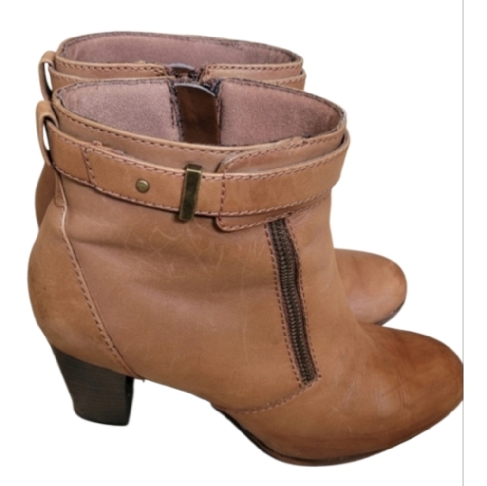 Clarks Boots With Side Zip Size 8M